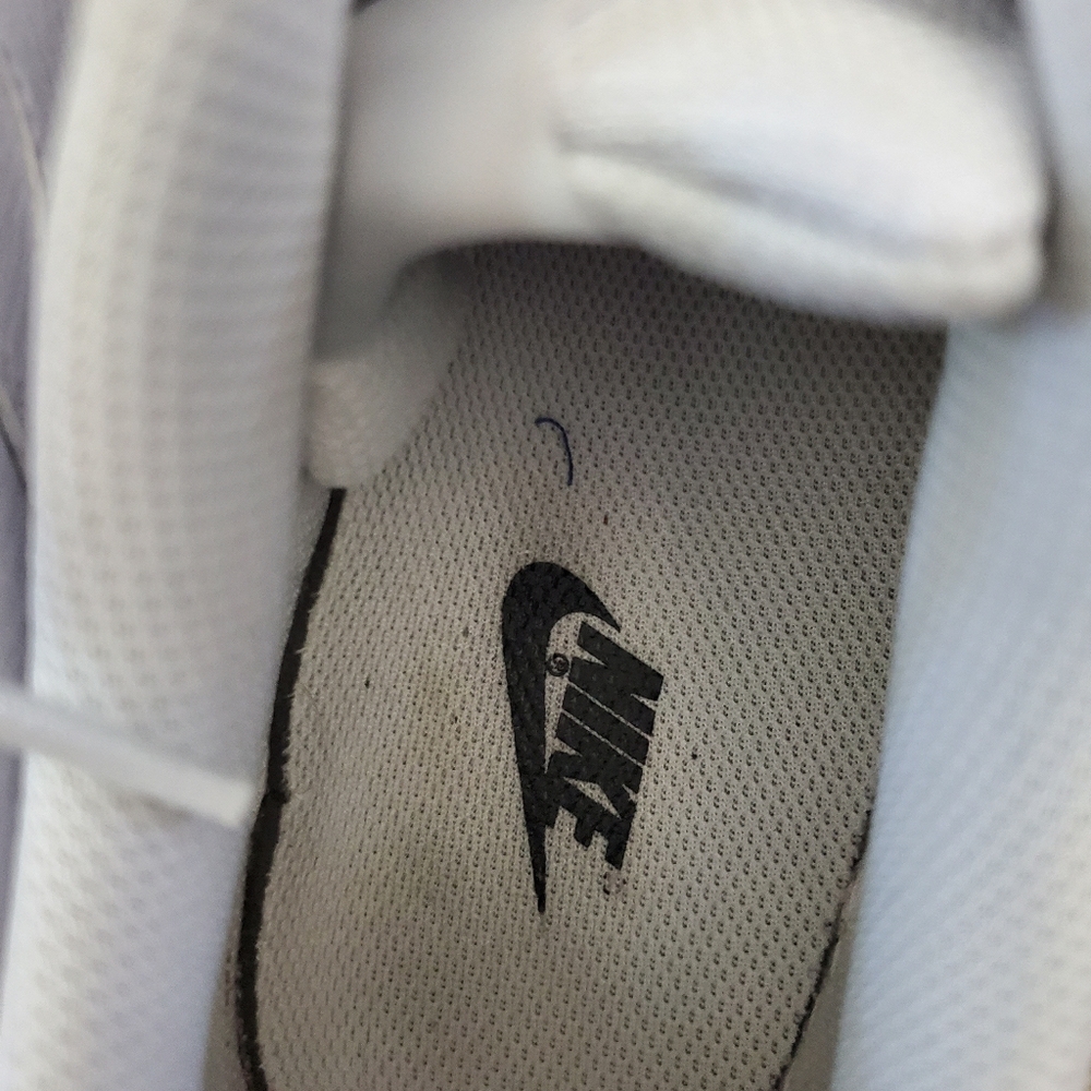 Nike Sneaker - Picture 3 of 6